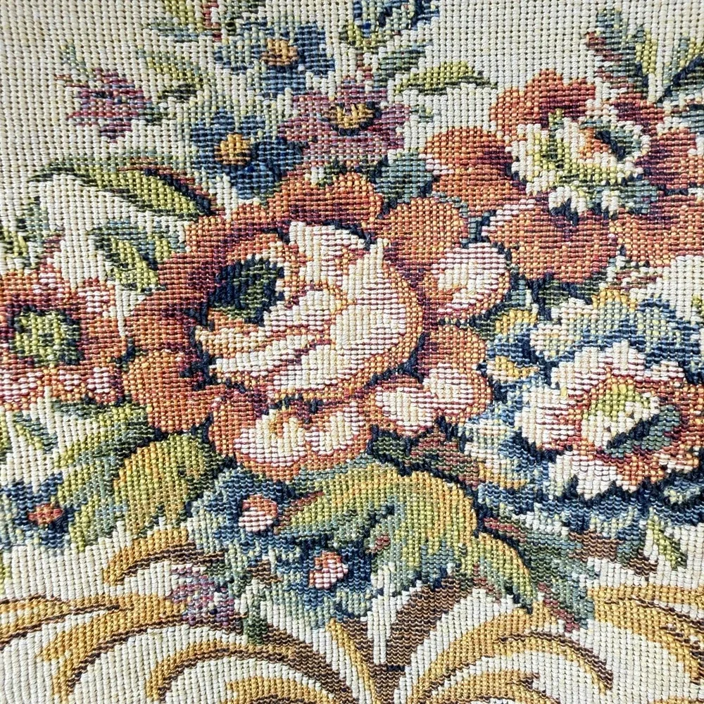 Vintage Beige Floral Tapestry Needlepoint Kiss Lock Shoulder Bag Medium